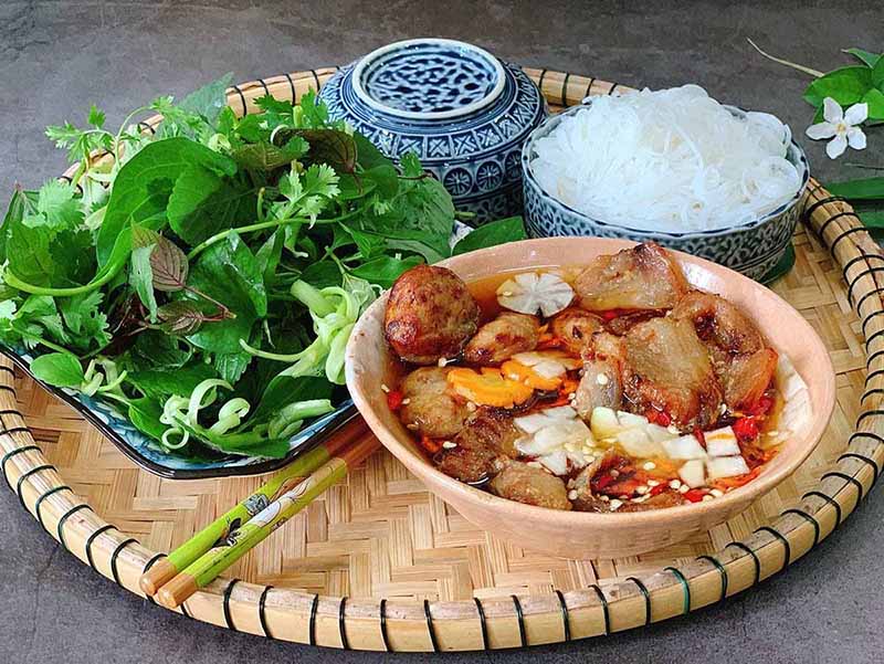 Bun Cha - best vietnamese food in hanoi
